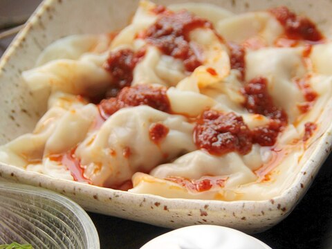 台湾の定番料理『紅油抄手(ホンヨウチャオショウ)』